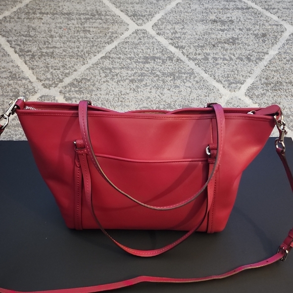 Coach Peyton Pocket Tote Leather Shoulder Bag. - Picture 3 of 15